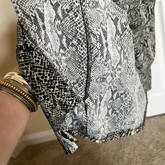 Norma Kamali Python Snake Print, Gray & Black Button Front Shirt Dress. XXL. - Picture 8 of 11